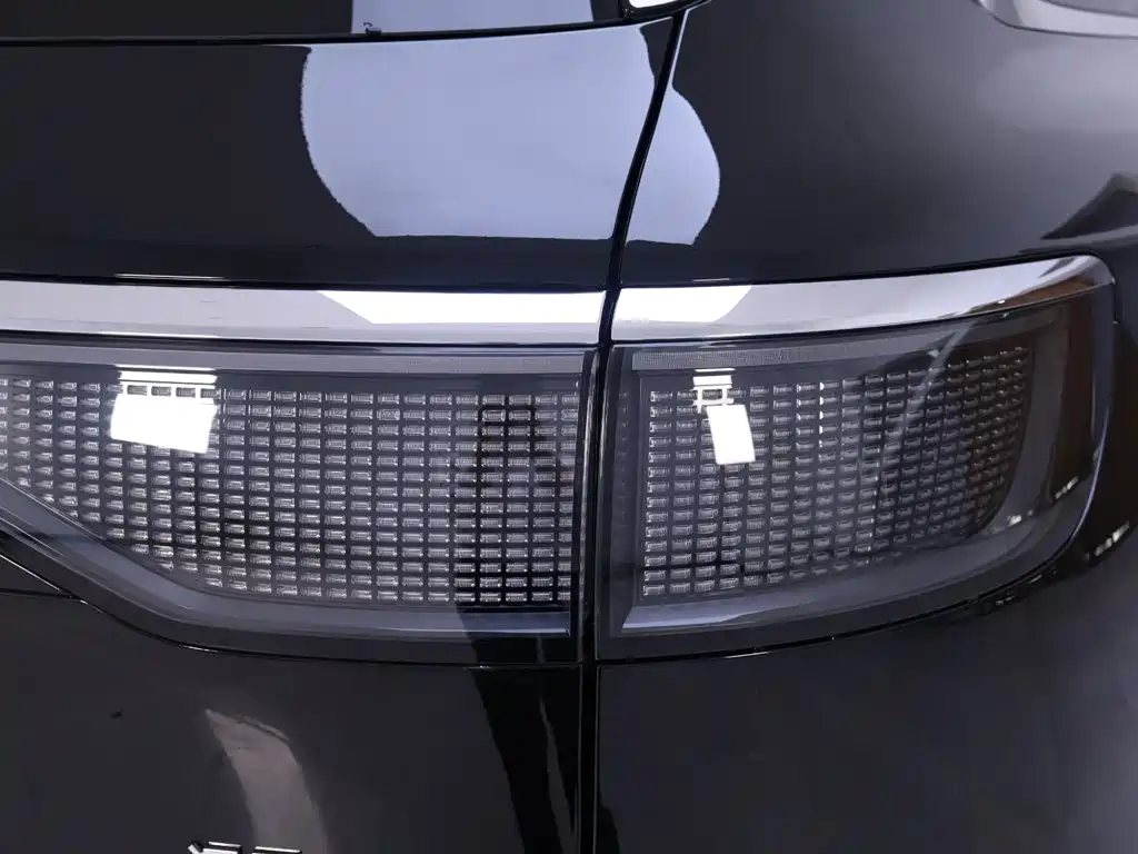 Aito M8 2025 Max+ 53.4kWh 6 мест (192 ）