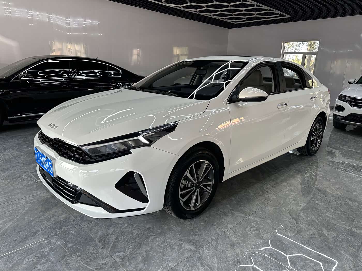 Kia K3 1.5 л 2023 г. Белый, пробег 19000 км