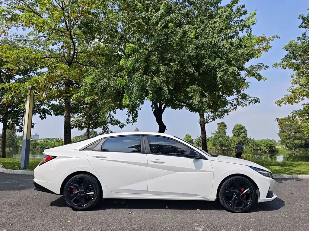 Hyundai Elantra — миниатюра 5