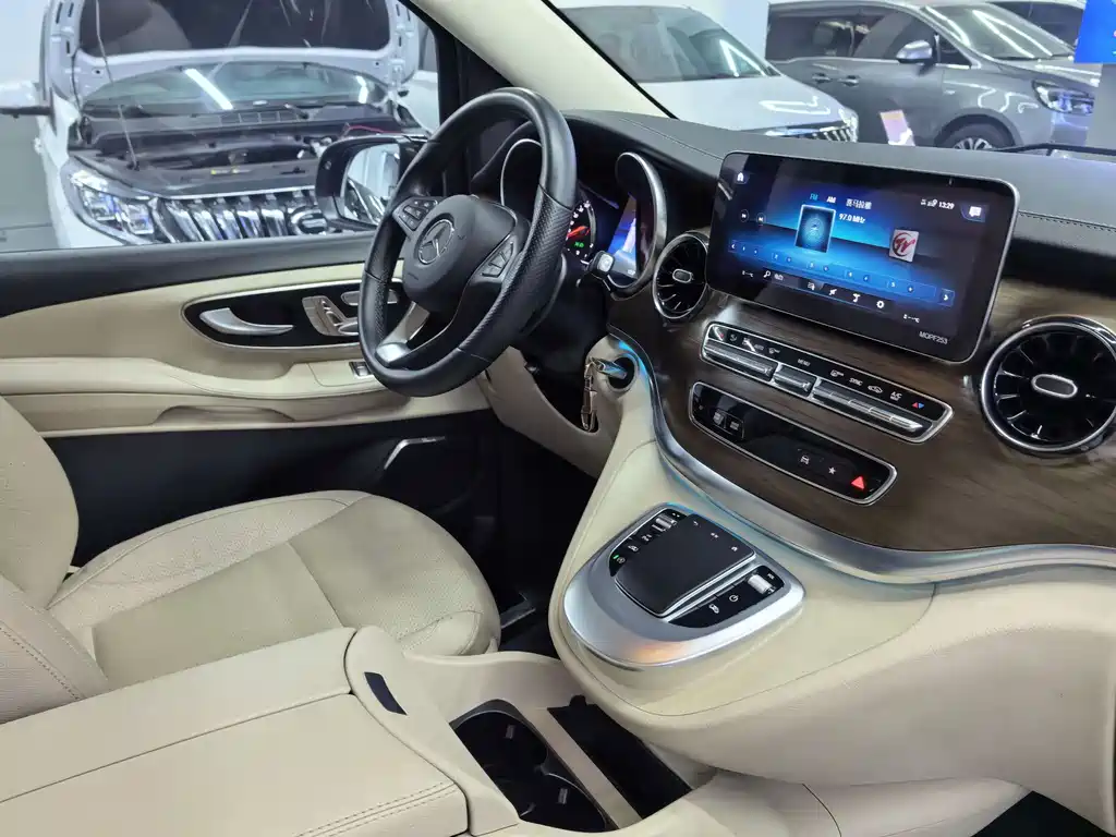 Mercedes-Benz V-Class — миниатюра 9