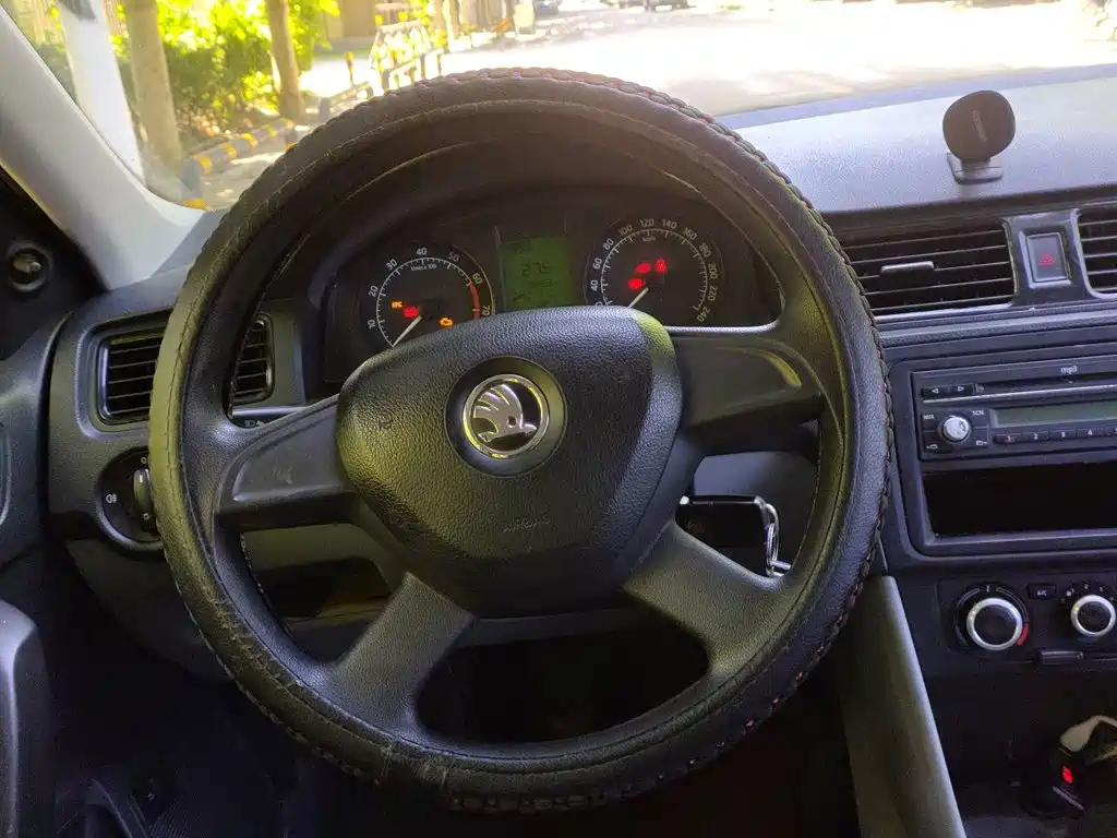 Skoda Rapid — миниатюра 11