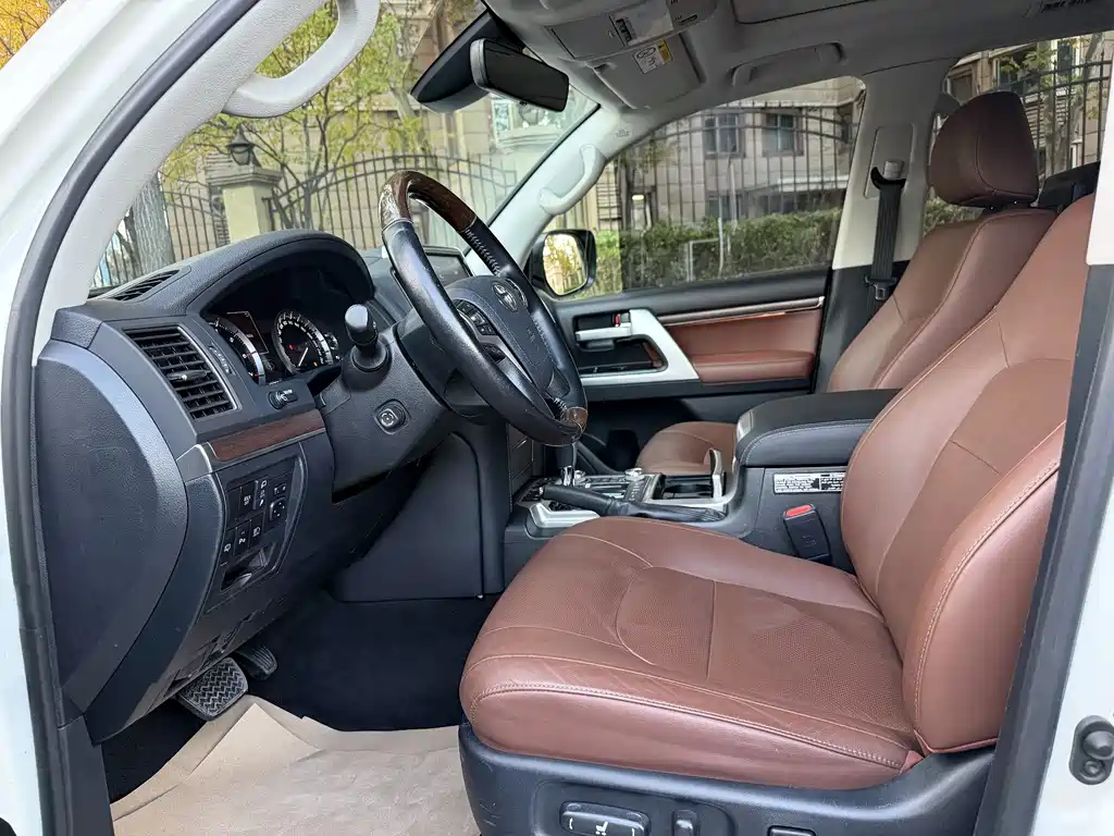 Toyota Land Cruiser 2019 5.7L