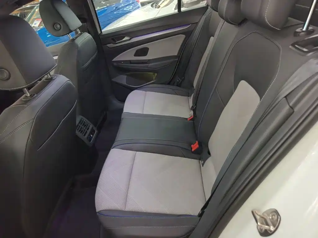 Volkswagen Golf — миниатюра 17