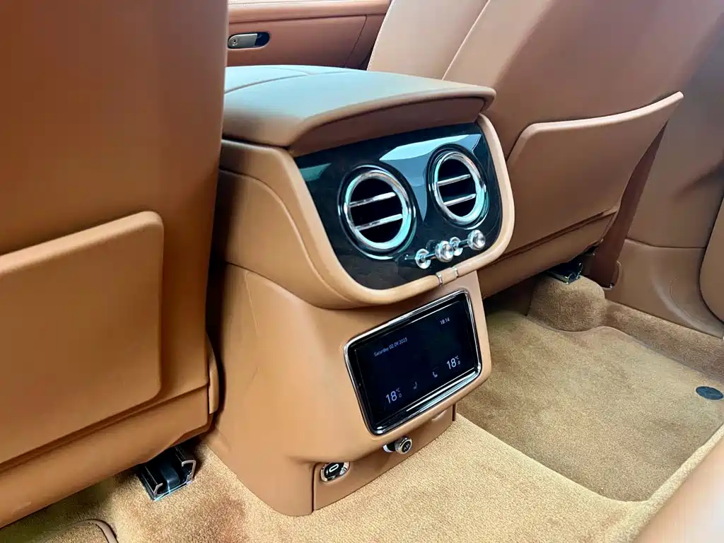 Bentley Bentayga — миниатюра 19
