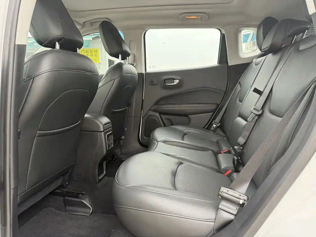 Jeep Compass — миниатюра 7