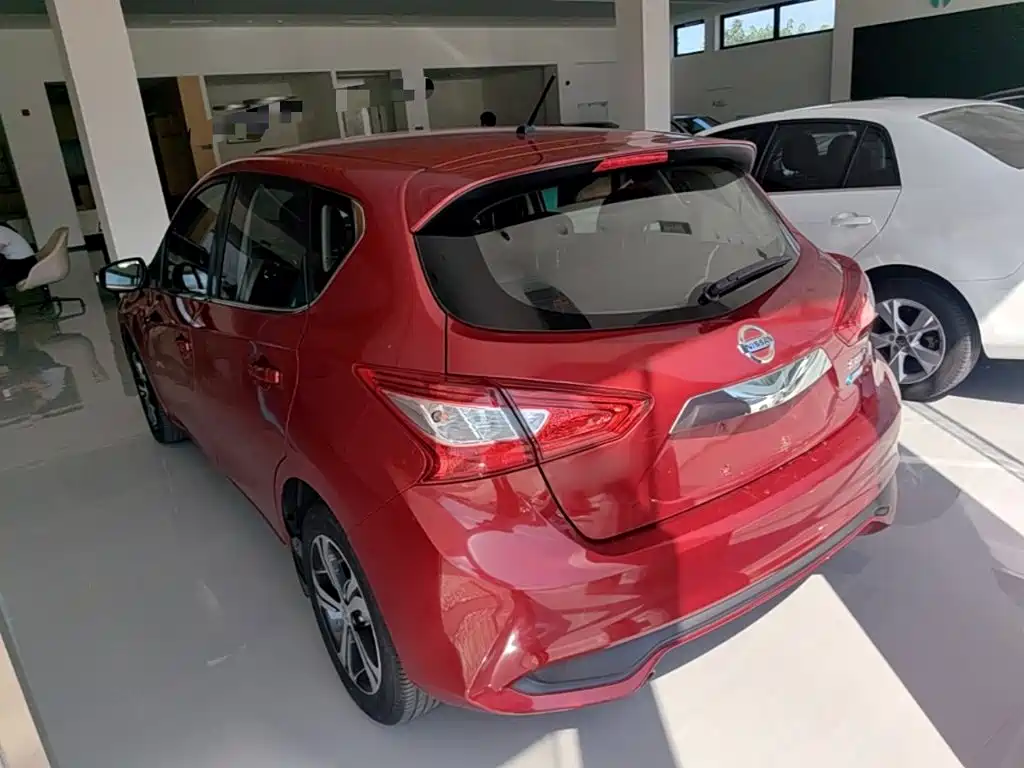 Nissan Tiida — миниатюра 5