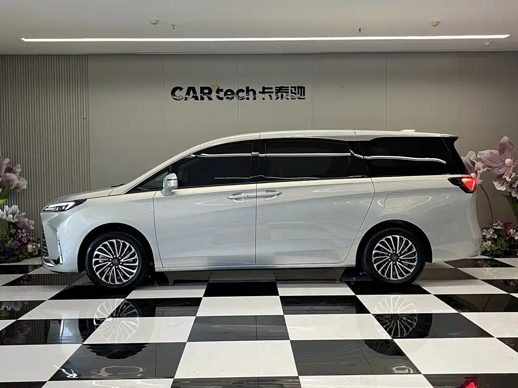 Buick GL8 Hybrid — миниатюра 8