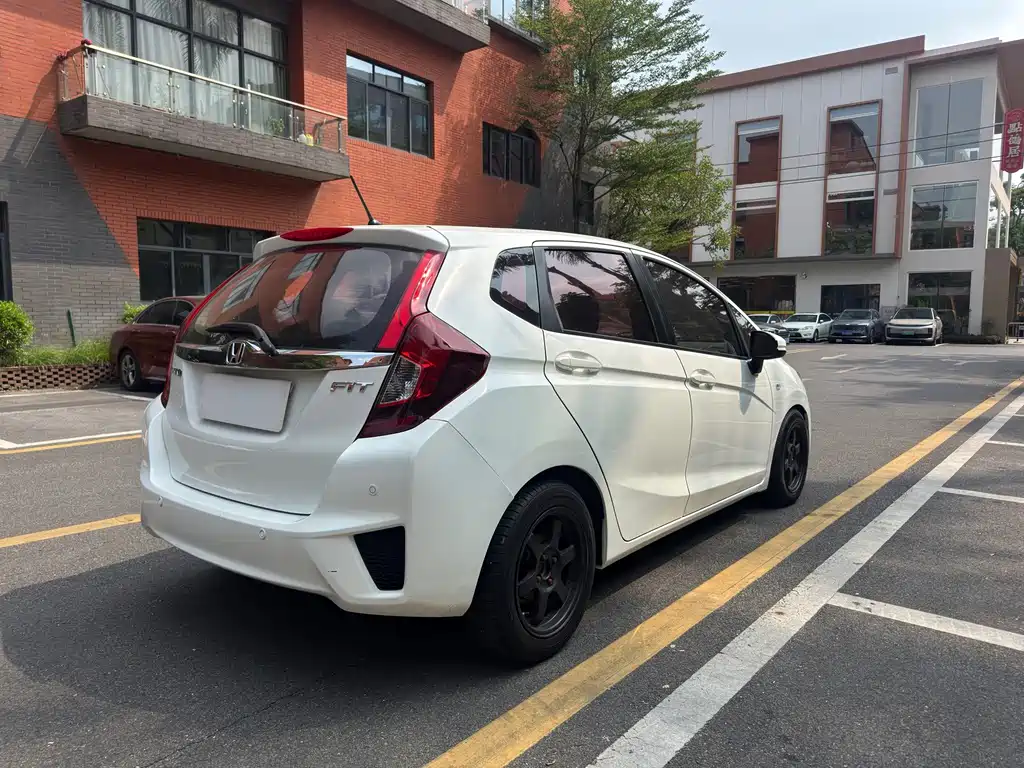 Honda Fit — миниатюра 7