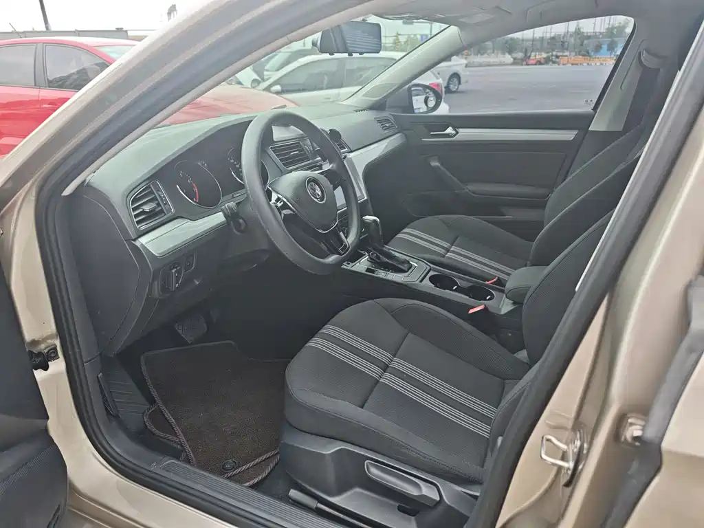 Volkswagen Lamando 2018 230TSI DSG