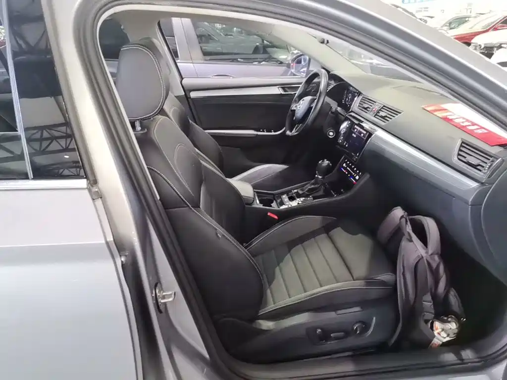 Skoda Superb — миниатюра 25