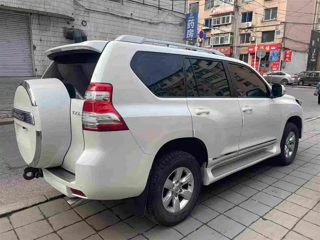 Toyota Land Cruiser Prado 2014 2.7L AT Luxury