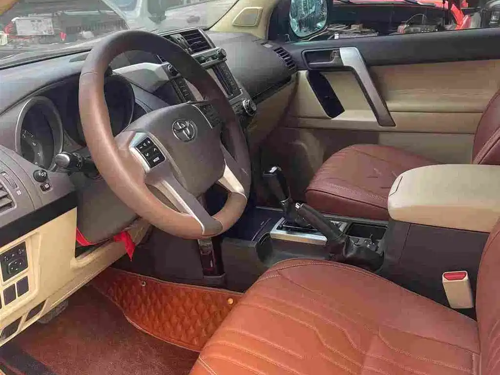 Toyota Land Cruiser Prado 2014 2.7L AT Luxury