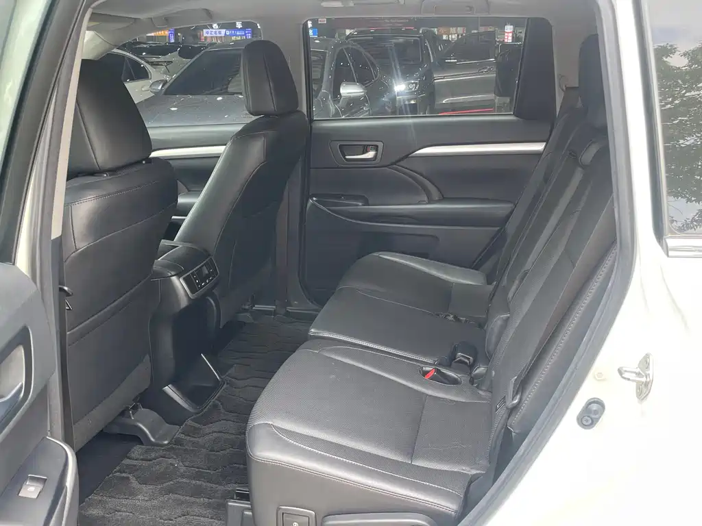 Toyota Highlander — миниатюра 9