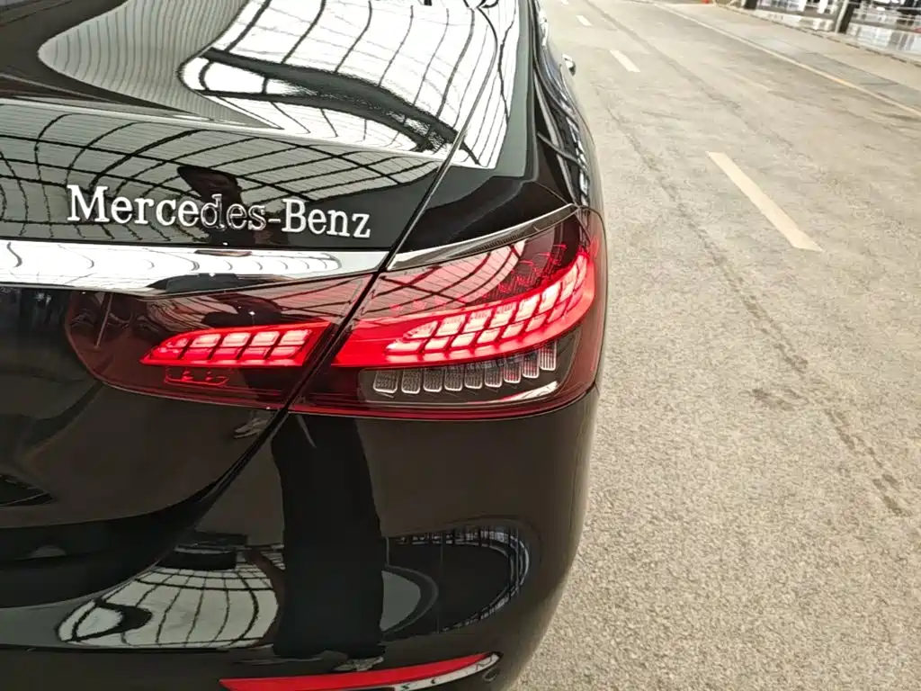 Mercedes-Benz E-Class — миниатюра 8
