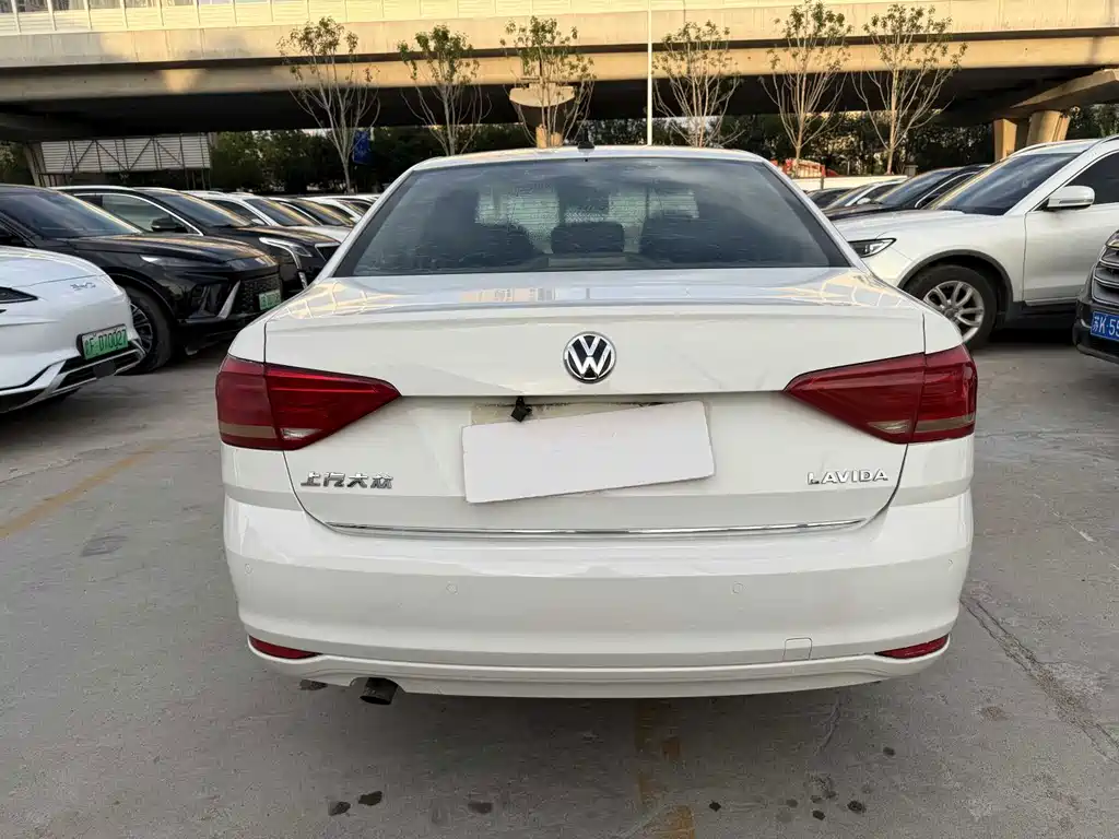 Volkswagen Lavida 1.6L Manual Comfort Edition, фото 9