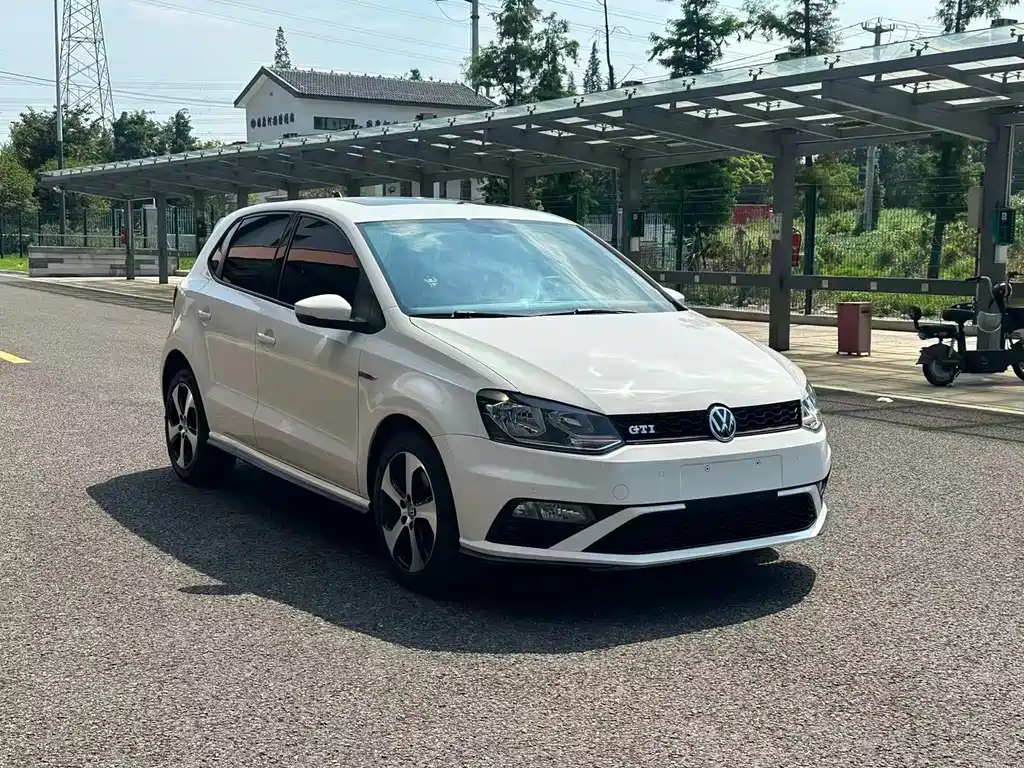 2016 Volkswagen Polo - zdjęcie 1 z 17
