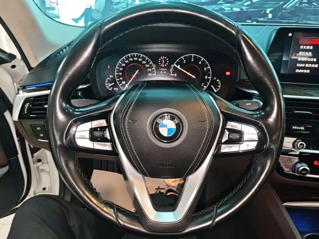 BMW 5 Series — миниатюра 11