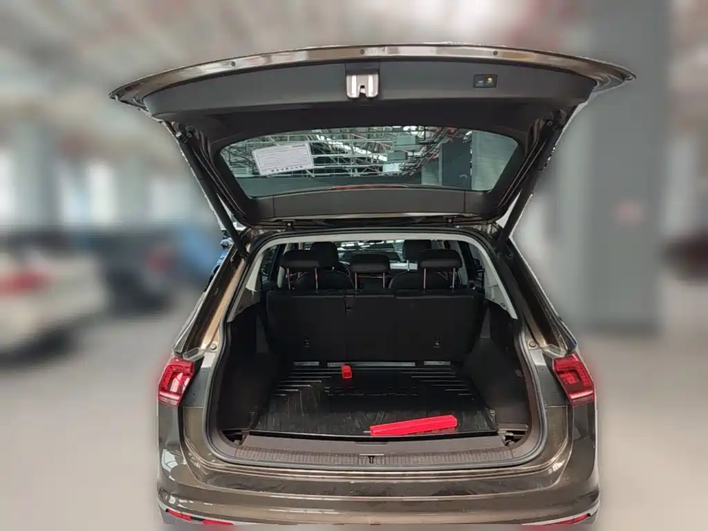 Volkswagen Tiguan L — миниатюра 24