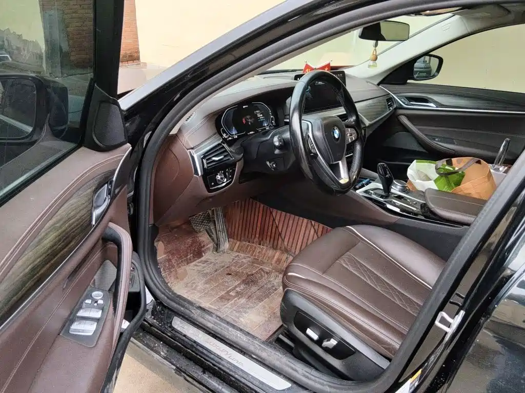 BMW 5 Series New Energy — миниатюра 17