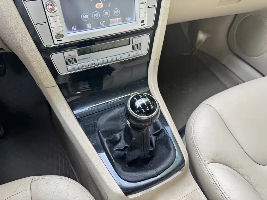 Volkswagen Passat Lingyu — миниатюра 9