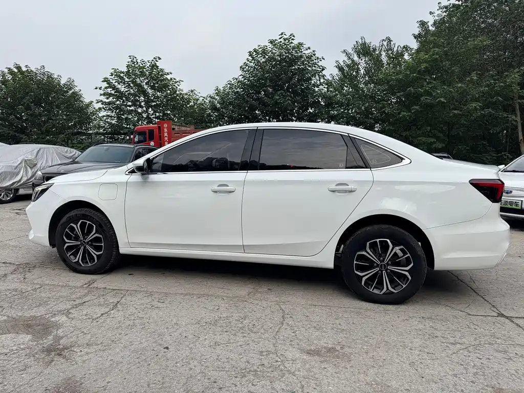 Roewe i6 MAX New Energy — миниатюра 8