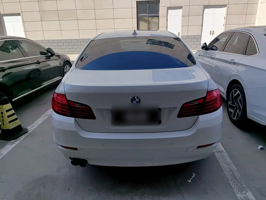 BMW 5 Series — миниатюра 6
