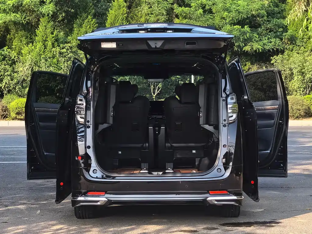 Toyota Vellfire — миниатюра 7