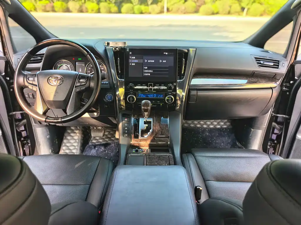 Toyota Vellfire — миниатюра 19