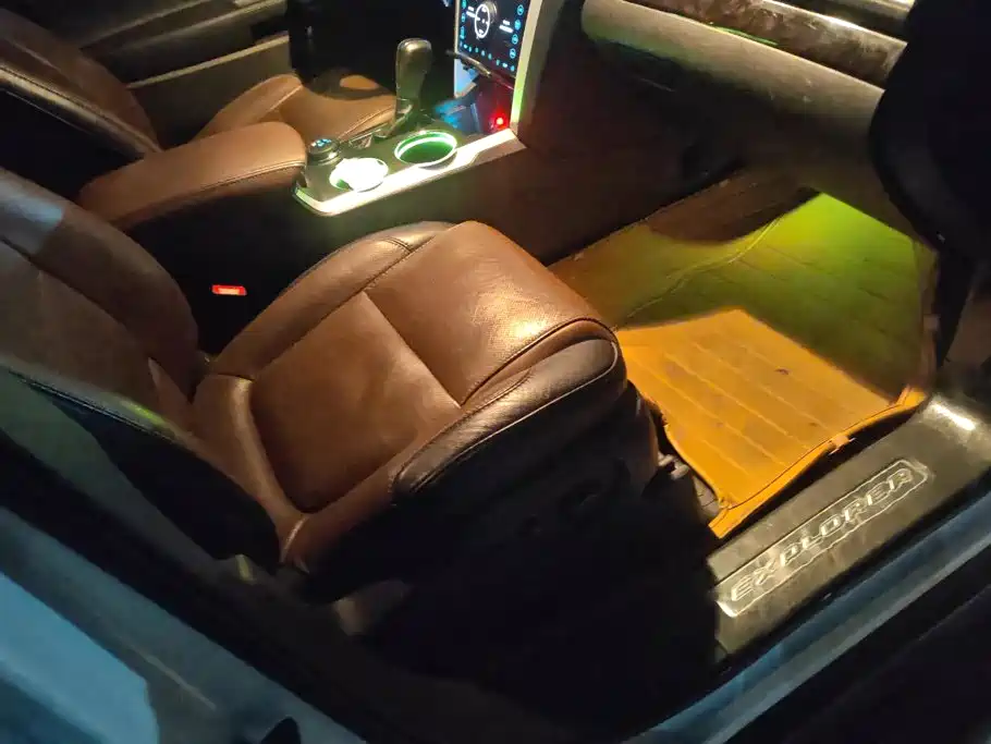 Ford Explorer (Import) — миниатюра 8