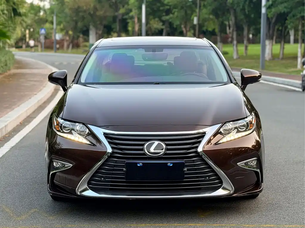 Lexus ES — миниатюра 2