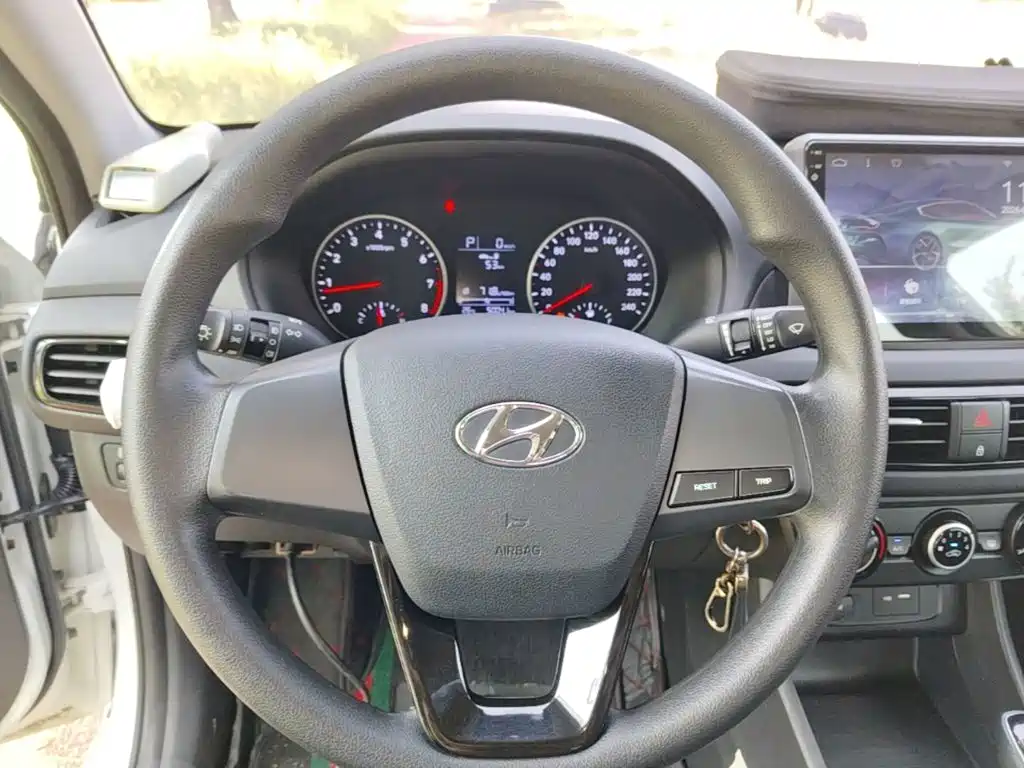 Hyundai Elantra — миниатюра 11
