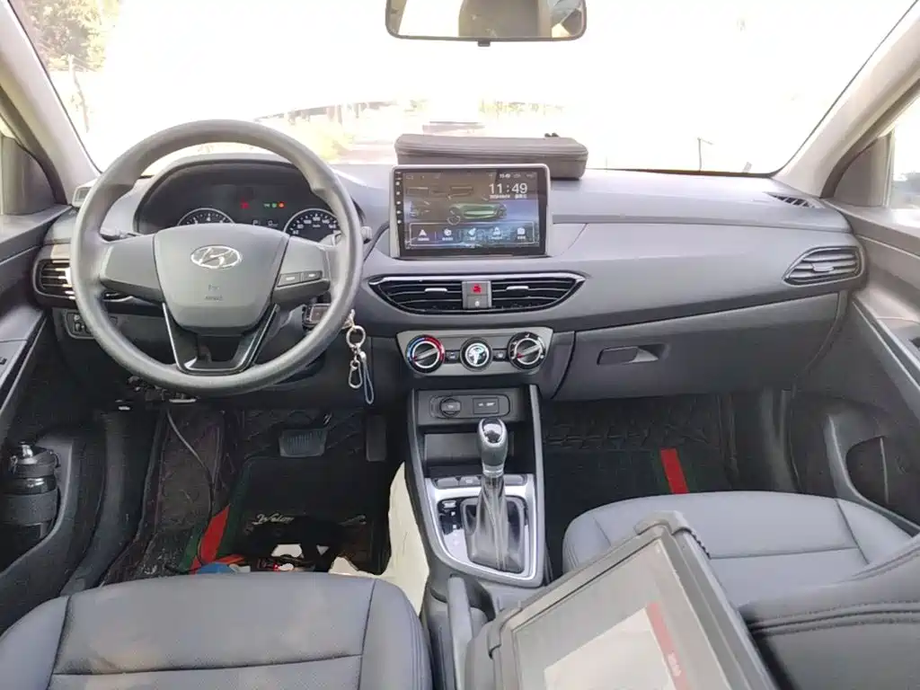 Hyundai Elantra — миниатюра 10