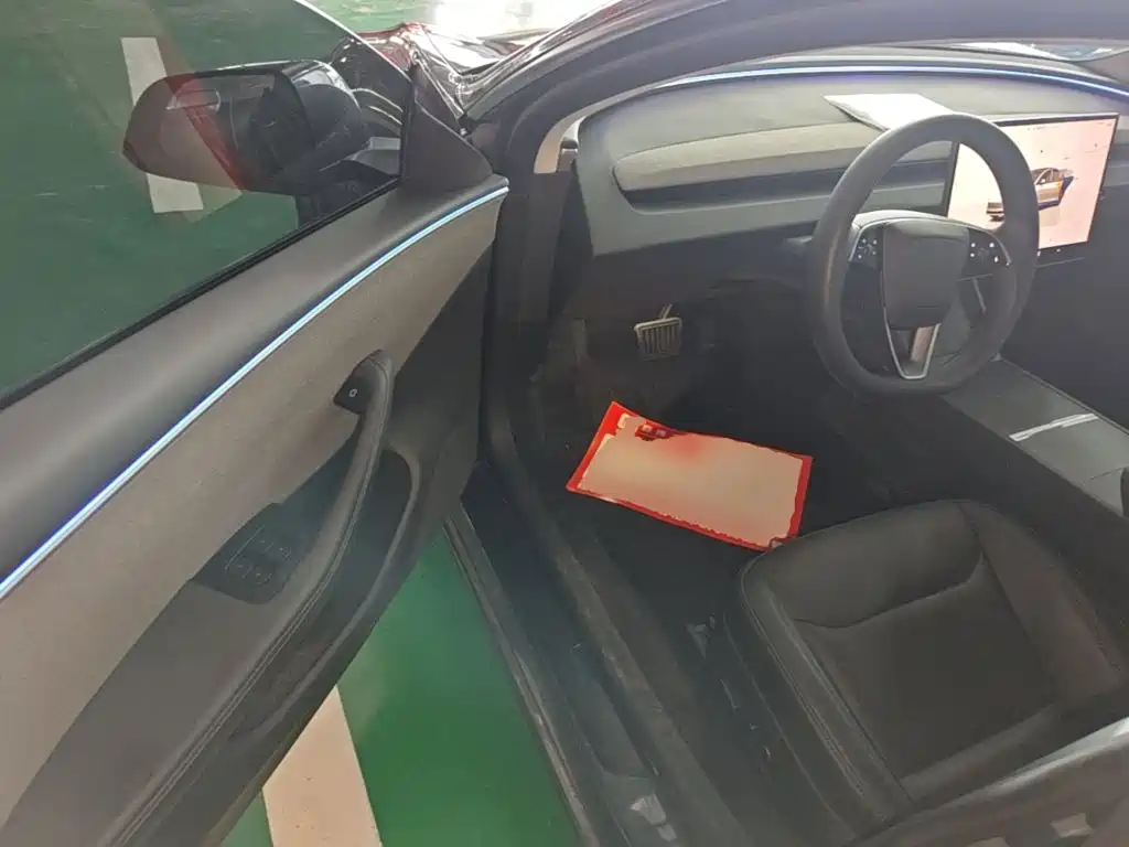 Tesla Model 3 — миниатюра 16