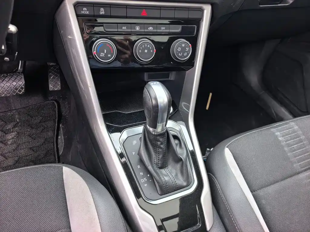 Volkswagen T-Roc — миниатюра 14