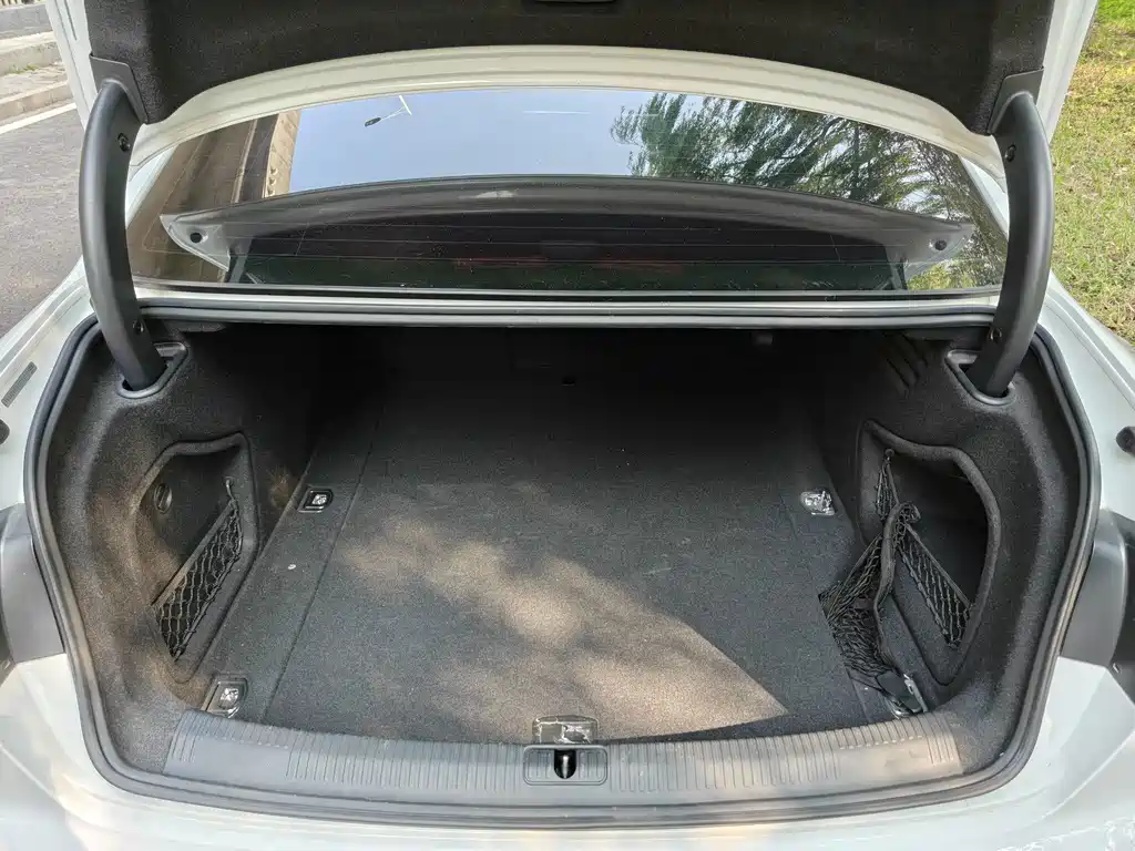 Audi A4L — миниатюра 10