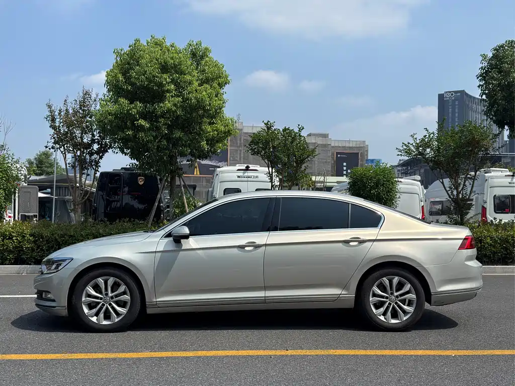 Volkswagen Magotan — миниатюра 4