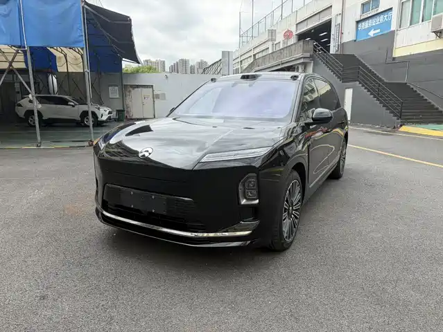 NIO ES8