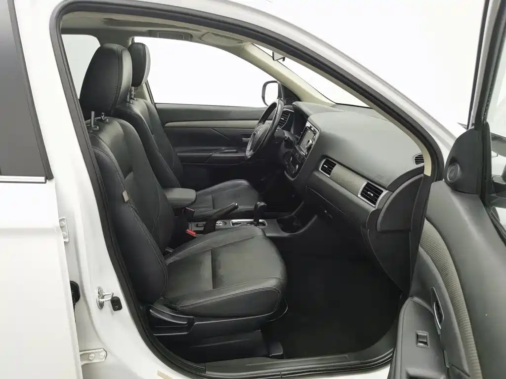 Mitsubishi Outlander (Import) — миниатюра 23