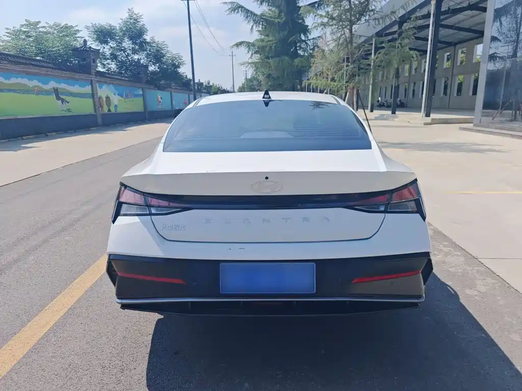 Hyundai Elantra — миниатюра 12