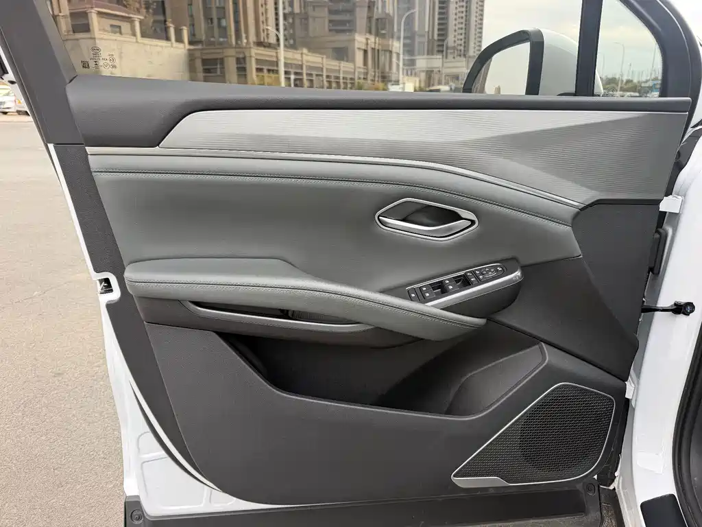 BYD L DM-i — миниатюра 25