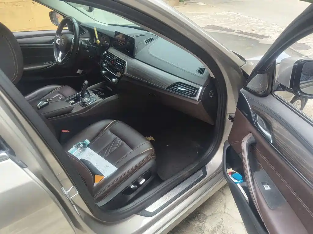 BMW 5 Series — миниатюра 20