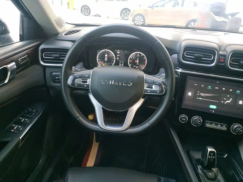 Lynk & Co 02 — миниатюра 11
