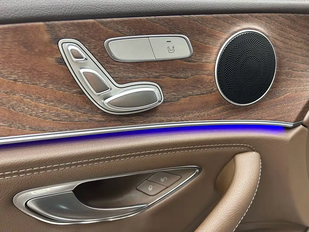 Mercedes-Benz E-Class — миниатюра 5