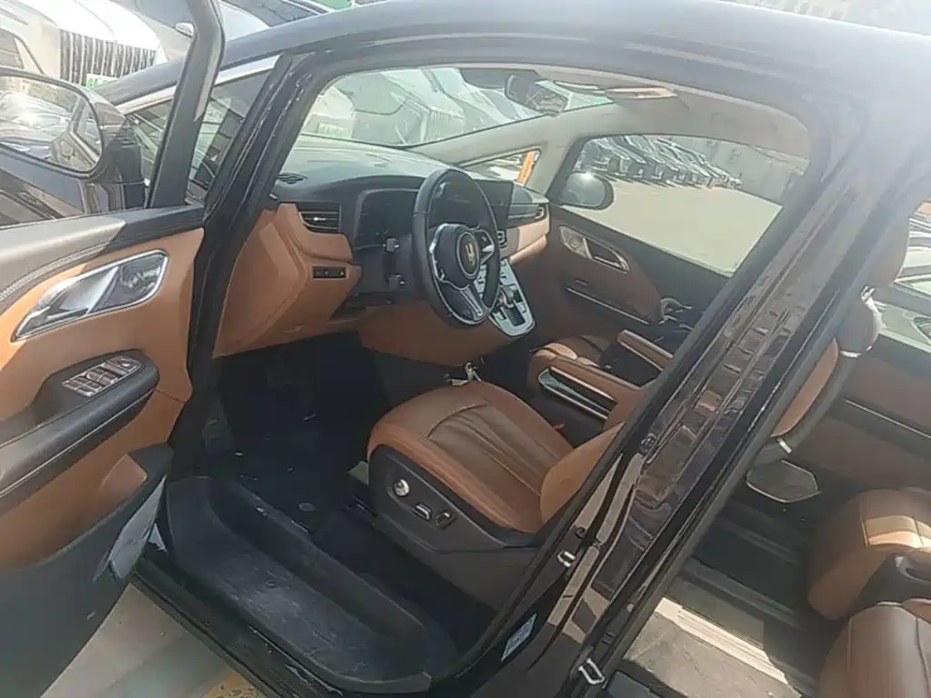 Hongqi Hongqi HQ9 PHEV — миниатюра 16