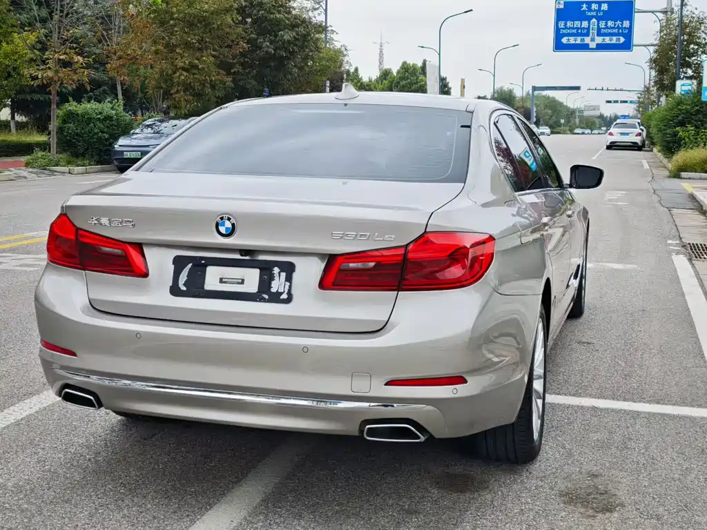 BMW 5 Series New Energy — миниатюра 7