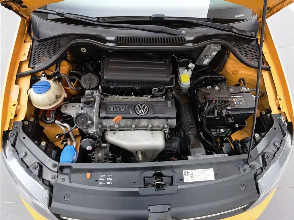Volkswagen Polo 2012 1.6L Cross Polo AT