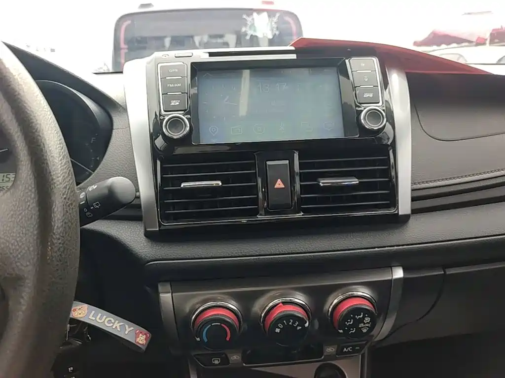 Toyota Yaris L — миниатюра 13