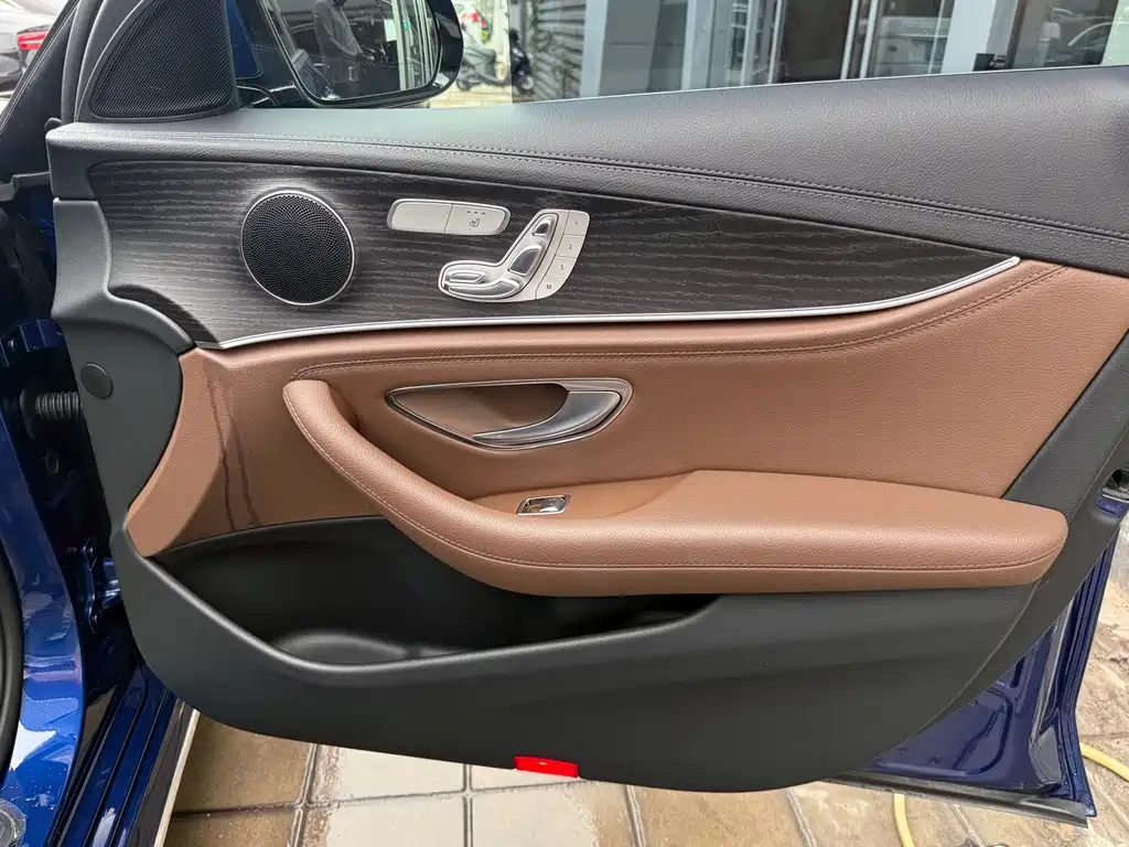 Mercedes-Benz E-Class — миниатюра 16