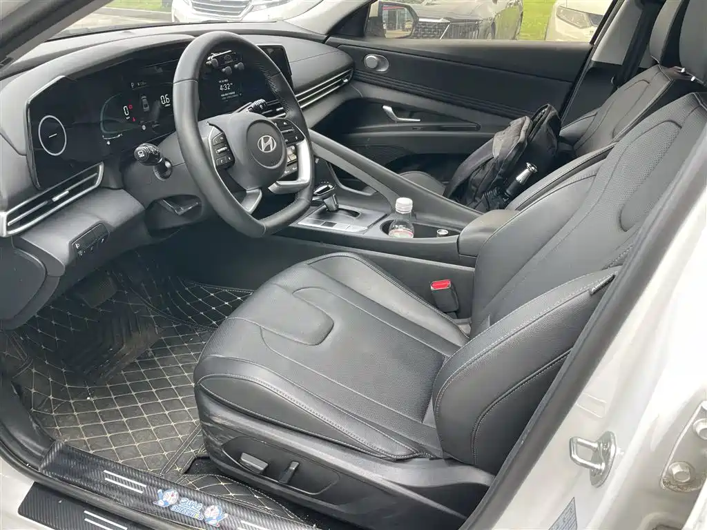 Hyundai Elantra — миниатюра 3