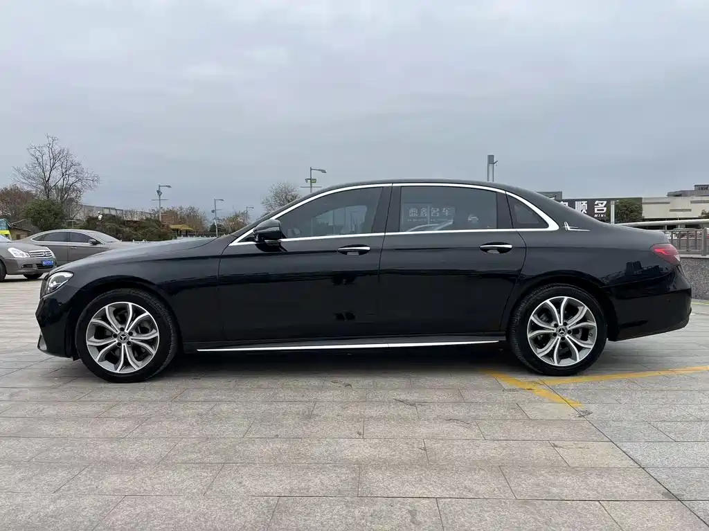 MERCEDES-BENZ E CLASS